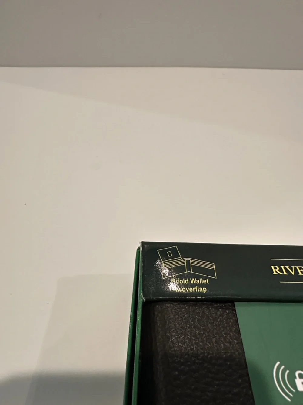 Rivet & Burr Black Genuine Leather Bi-Fold w/overlap RFID Blocket Wallet.